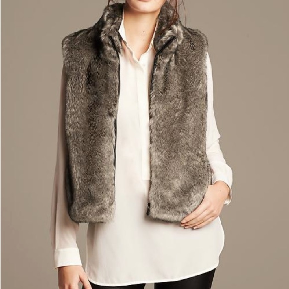 Banana Republic- Faux Fur Vest- Zip Closure- Warm & Cozy - Excellent Condition!!